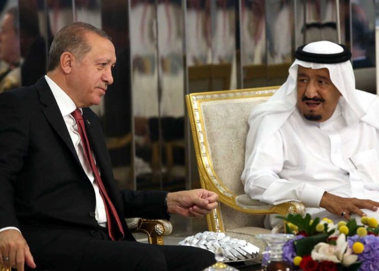 Arabia Saudita impone embargo comercial a Turquía