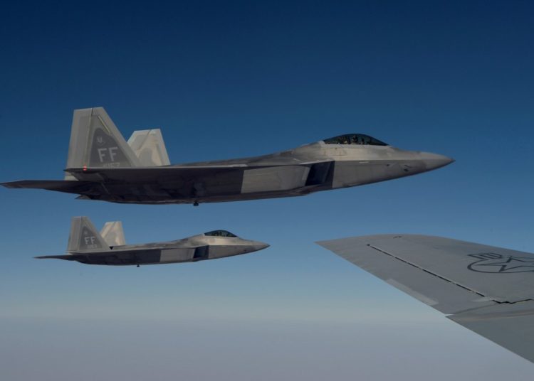 Los cazas F-35 y F-22 podrán pronto comunicarse entre sí
