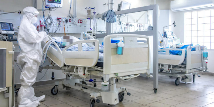 ¿Los hospitales de Israel que luchan contra la COVID-19 podrían soportar una nueva guerra?