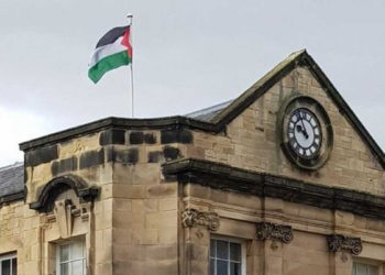 Intrusos izan bandera palestina sobre escuela primaria en Escocia