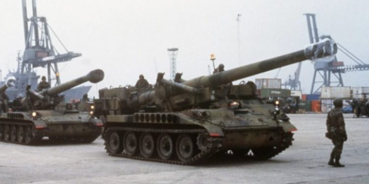 Conozca el extraño cañón de artillería M110 de Irán
