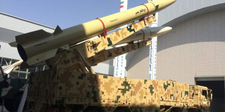 IRGC de Irán presenta misil balístico naval con rango potencial de 700 kilómetros