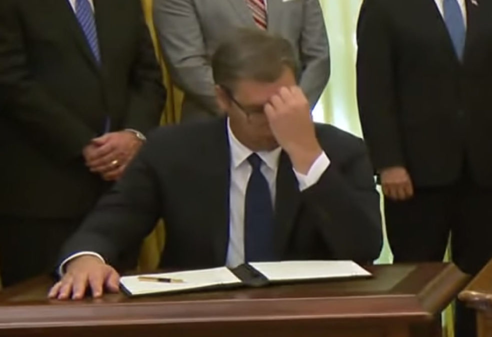 El vídeo viral del «confuso» presidente de Serbia no es lo que parece