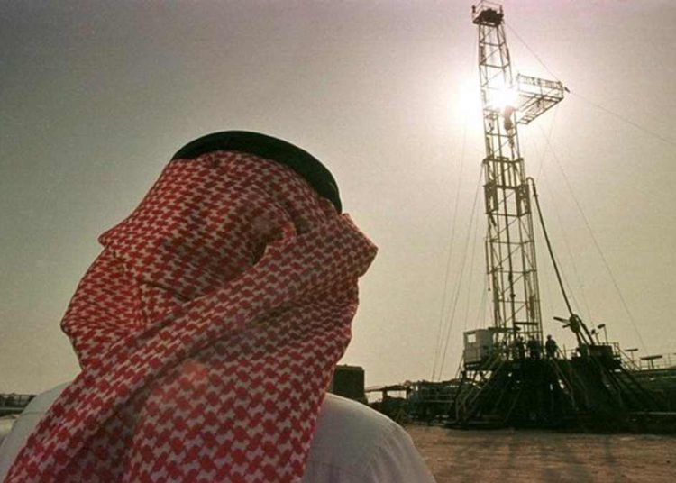 La economía de Arabia Saudita se deteriora tras caída del precio del petróleo