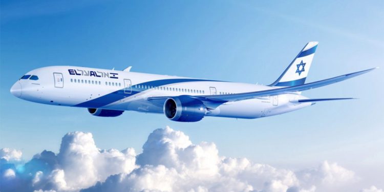 La aerolínea israelí El Al realizará pruebas de COVID en pleno vuelo