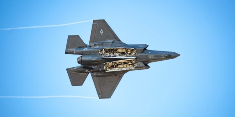 Embajador de EE.UU.: La entrega de cazas F-35 a EAU tardará seis o siete años