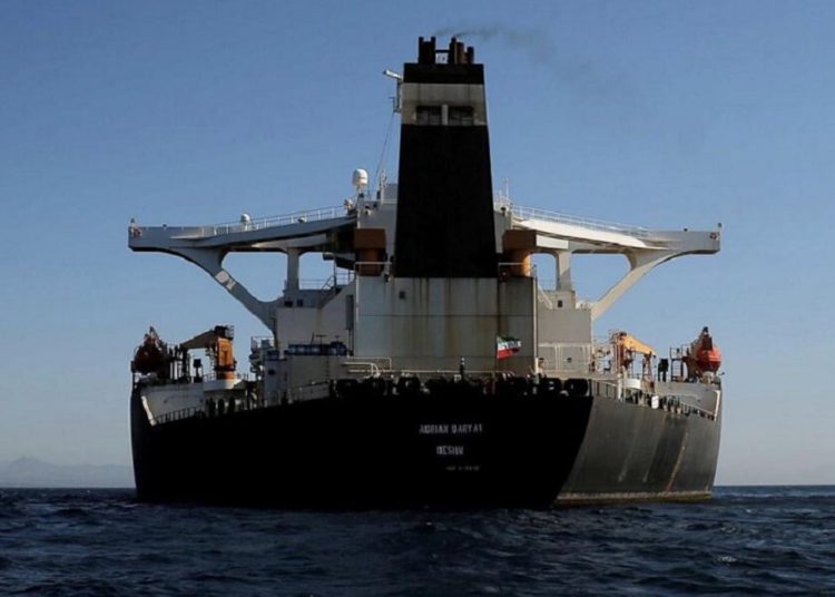 Petrolero iraní viola sanciones de EE.UU. transportando crudo venezolano