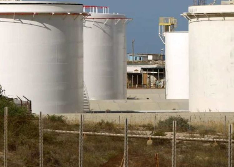 Acuerdo sobre petróleo de Libia sería obstáculo para mercados de crudo