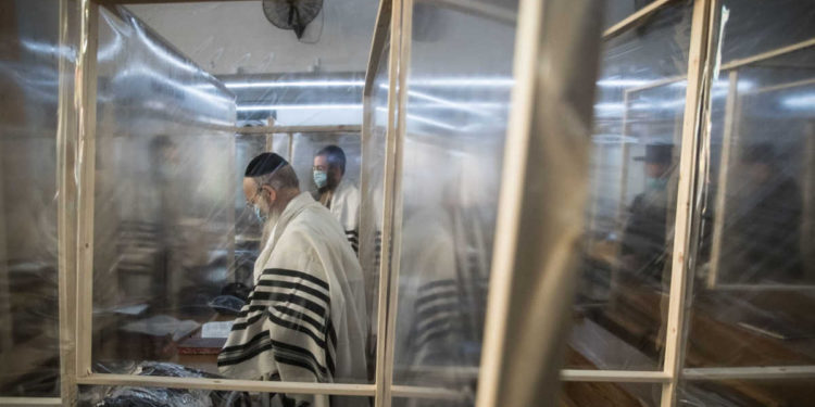 Rabinos principales de Israel divididos sobre cierre de sinagogas en Yom Kipur