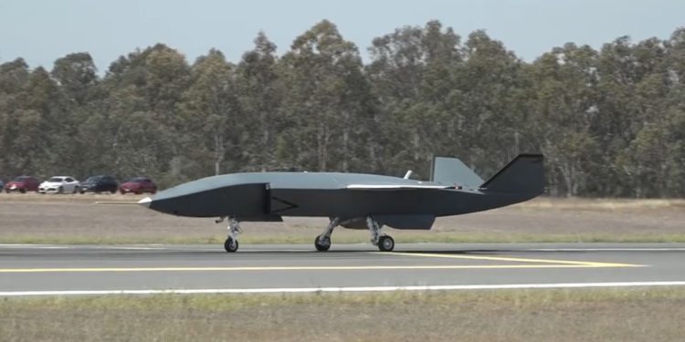 Avión de combate no tripulado de Boeing se acerca al primer vuelo