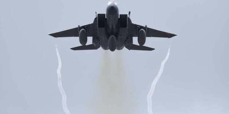 Fuerza Aérea de EE. UU. despliega cazas F-15 Eagle en Islandia