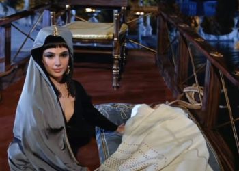 Gal Gadot reemplaza a Elizabeth Taylor como Cleopatra en vídeo