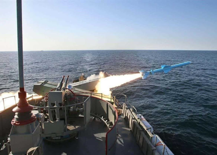 Irán disparó un misil contra un barco israelí en el Mar de Arabia