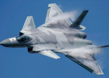 El caza J-20 de China no es rival para el F-22 y el F-35