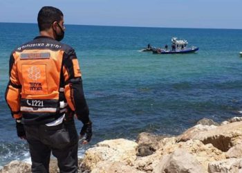 Mujer es rescatada tras casi ahogarse en el norte de Israel