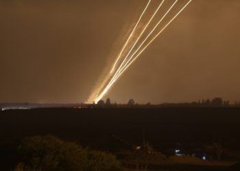 Hamás insta a continuar los ataques con cohetes contra Israel