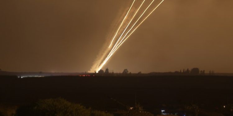 Hamás insta a continuar los ataques con cohetes contra Israel