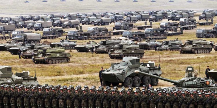 Rusia puede unirse al conflicto de Nagorno-Karabaj, advierte diplomático