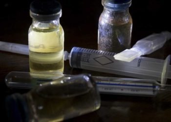 AstraZeneca reconoce error clave en ensayo de vacuna