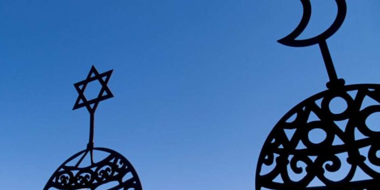 Judíos y árabes que trabajan juntos por el bien de Israel