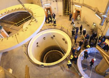 Parlamento de Irán exige construcción de reactor de agua pesada