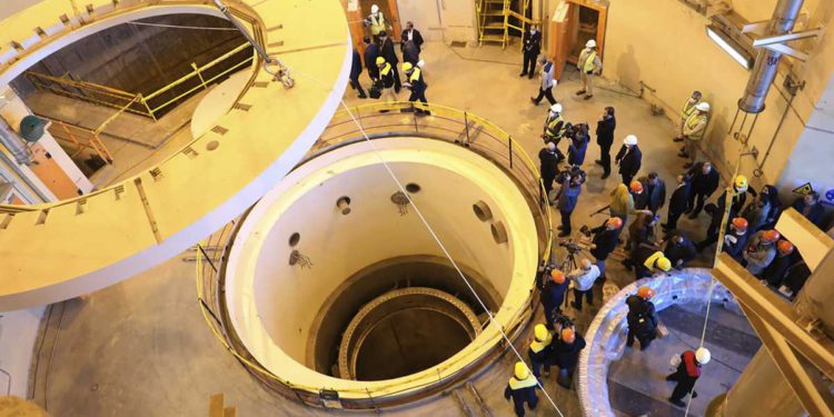 Parlamento de Irán exige construcción de reactor de agua pesada