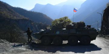 Rusia mueve los lanzadores de cohetes hacia Nagorno-Karabakh