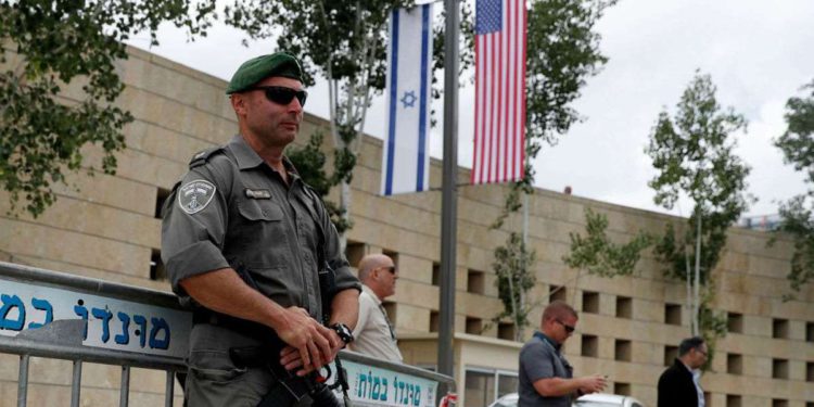 Embajadas de Israel en alerta tras amenazas de Irán de represalias por Fakhrizadeh