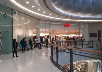 15 centros comerciales reabren el viernes como parte de programa piloto