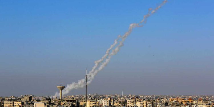 Netanyahu convoca a gabinete en medio de lanzamiento de cohetes sobre Israel