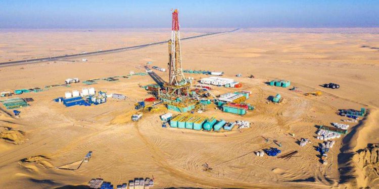Nuevo hallazgo de petróleo acerca a Emiratos Árabes Unidos a Rusia en reservas