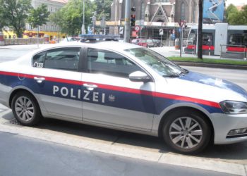 Dos asaltantes filmados en Viena robando pantalones a un hombre al que llaman “judío”