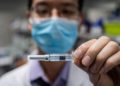 Brasil suspende ensayo de vacuna Sinovac