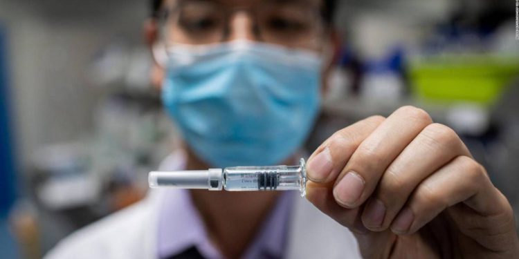 Brasil suspende ensayo de vacuna Sinovac