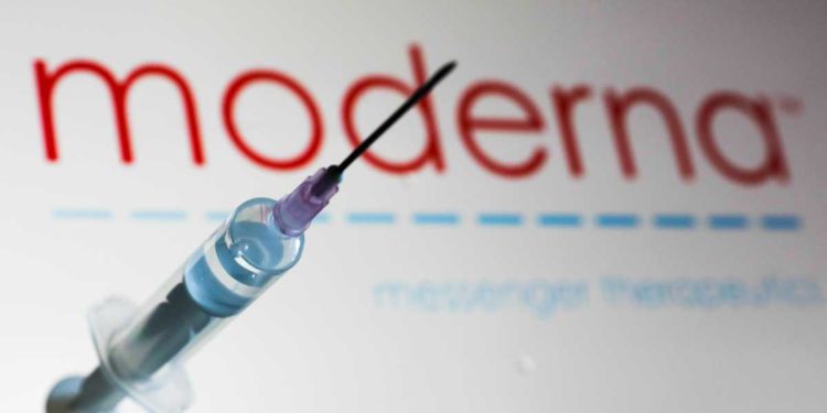 Covid-19: La vacuna de Moderna es más efectiva que la de Pfizer para prevenir la variante Delta
