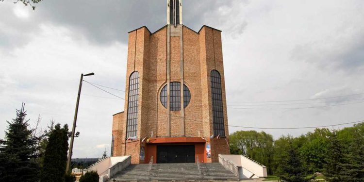Mujer judía gana caso contra iglesia polaca por terreno robado después del Holocausto