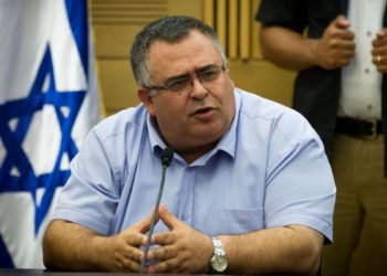 Netanyahu y Edelstein visitan al Likud MK David Bitan en estado grave por COVID-19