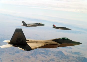 Dron Valkyrie no pudo transferir datos entre F-35 y F-22