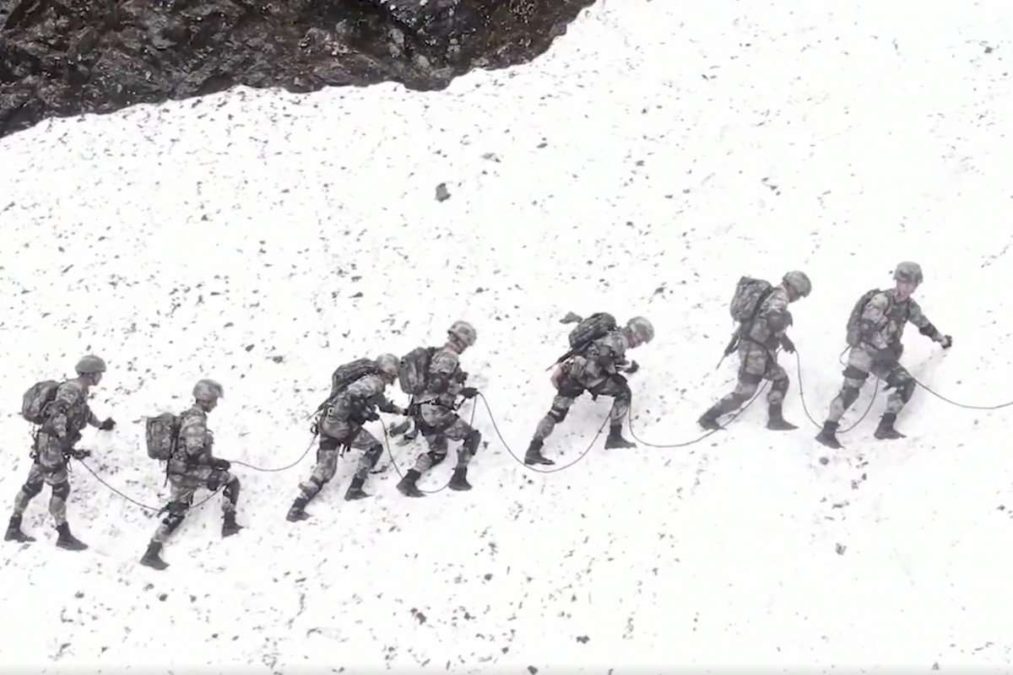 Equipos militares de China en la meseta tibetana en medio de disputa fronteriza con India
