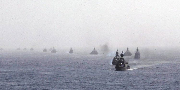 Irán envía flota de buques de guerra a aguas internacionales