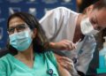 Israel inicia campaña masiva de vacunación contra el coronavirus