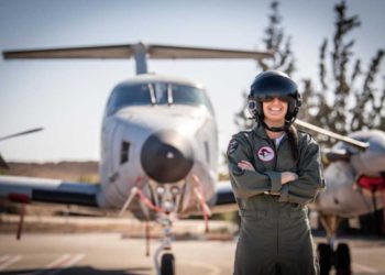 Primera mujer estadounidense en terminar el curso de piloto de la Fuerza Aérea de Israel