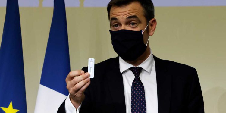 Nueva cepa mutada de coronavirus podría estar propagándose en Francia
