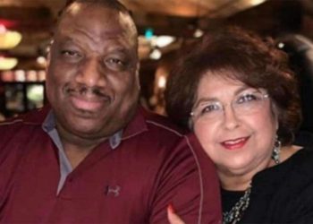 Pareja de casados muere de coronavirus tomados de las manos