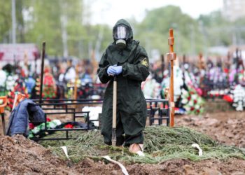 Número de muertes por COVID en Rusia es tres veces mayor que el informado