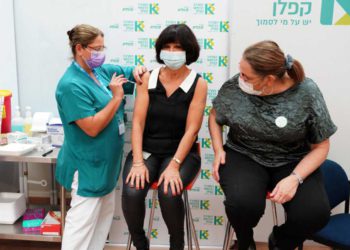 10.000 profesionales médicos vacunados contra el coronavirus el domingo en Israel