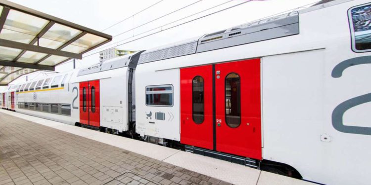 4 pasajeros amenazan con volar tren belga a menos que "el cáncer judío" se baje