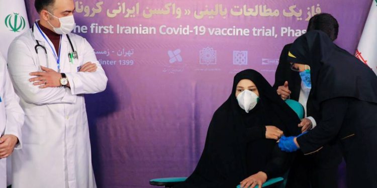 Los iraníes están hartos de la lentitud del gobierno en el proceso de vacunación contra el COVID