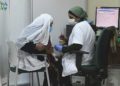 Israel vacuna a la persona número 500.000 contra COVID-19
