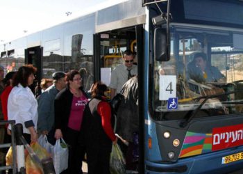 Israelíes y turistas ahora pueden pagar transporte público con app "todo en uno"